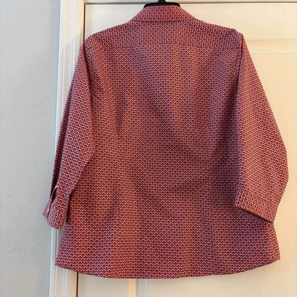 Lands’ End Women’s Red and Pink Patterned No Iron Supima Button-Up Shirt - Picture 9 of 12